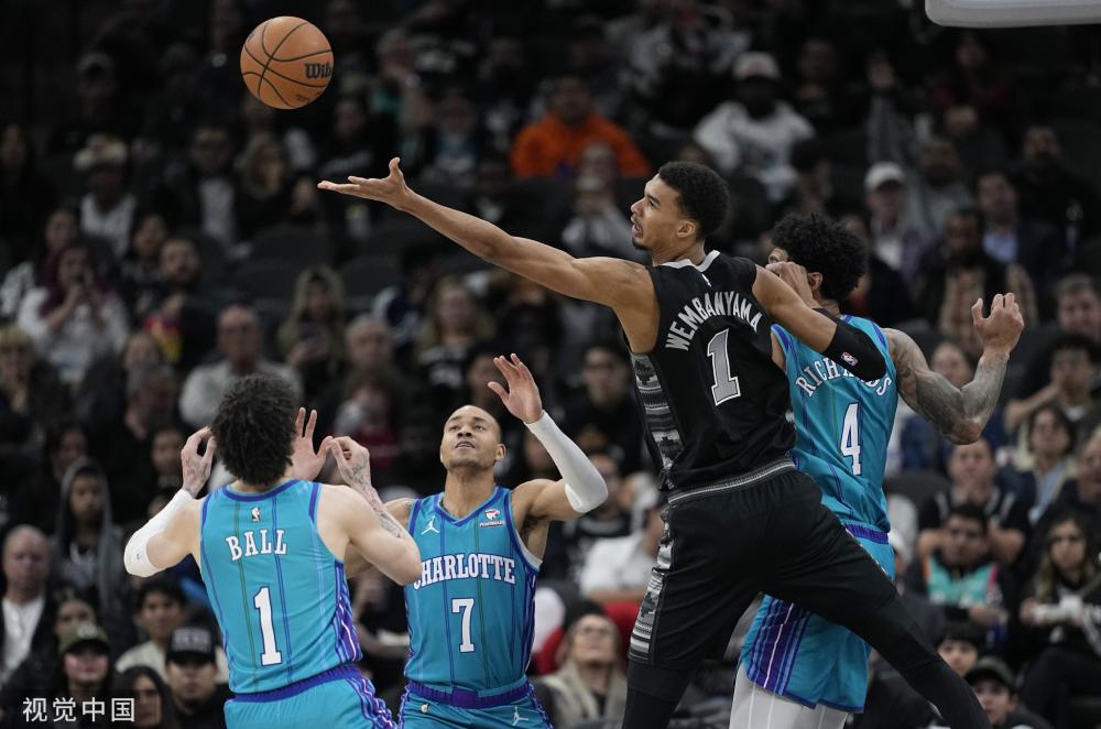 背后反映出 背后反映出