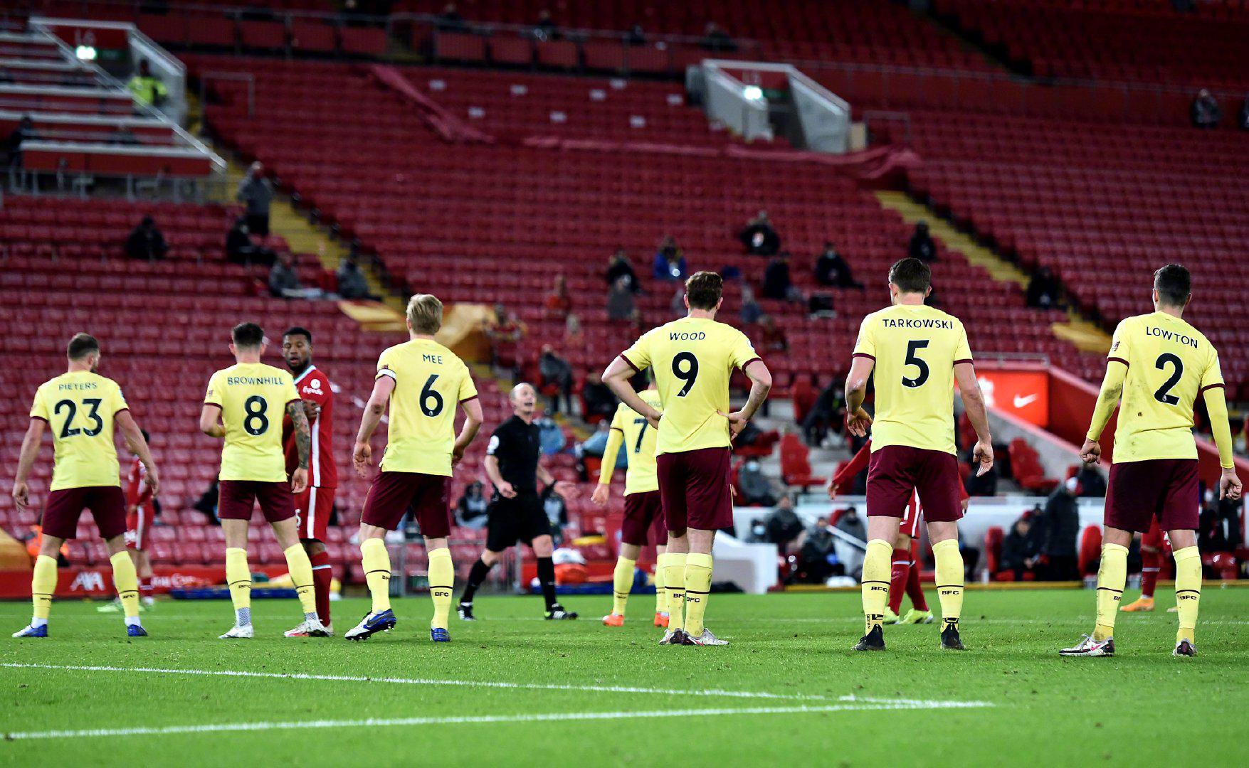 见的犯规发 见的犯规发