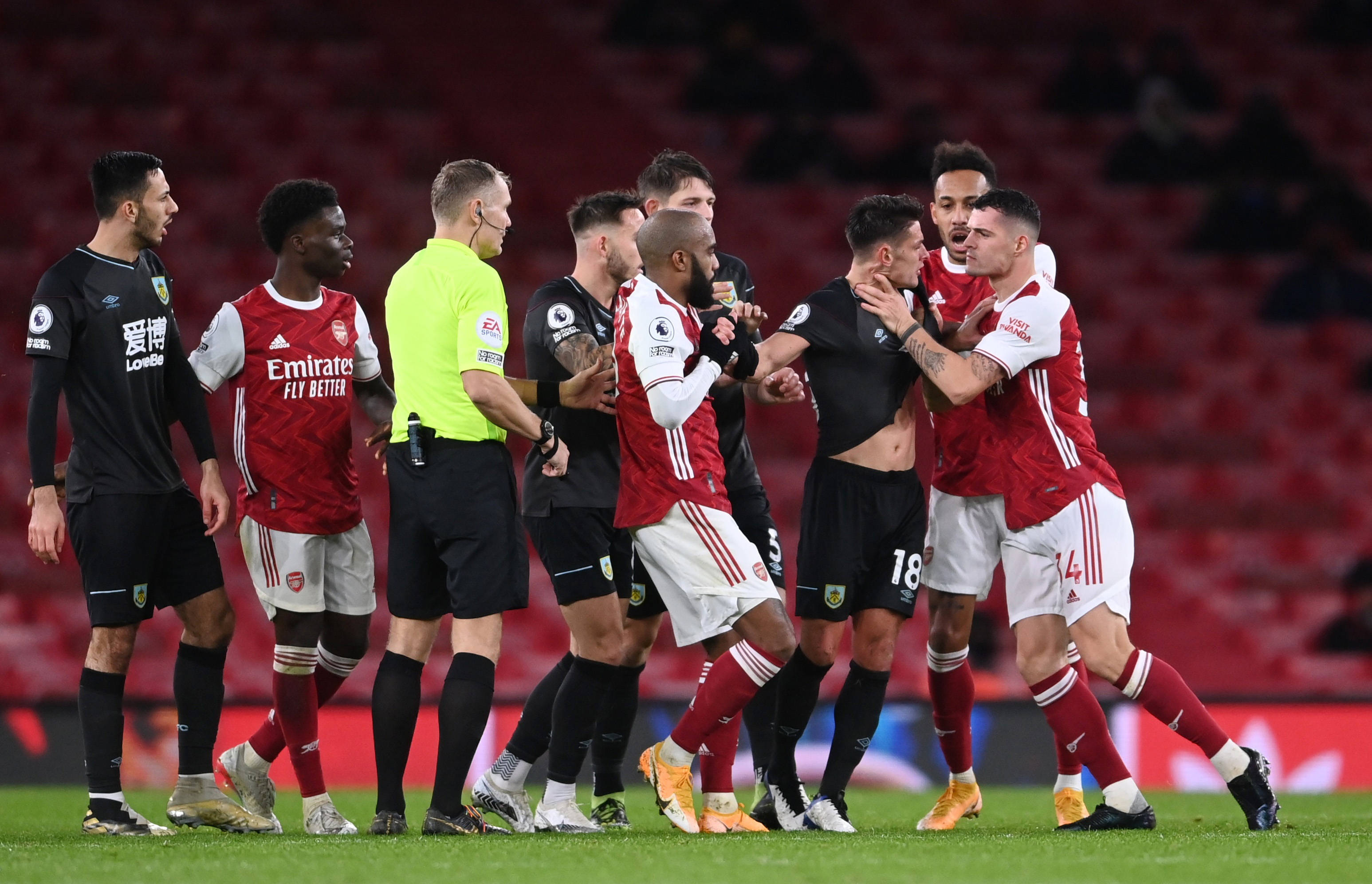 至前腰位置 至前腰位置